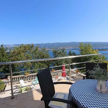 Apartment In Silo/insel Krk 13416